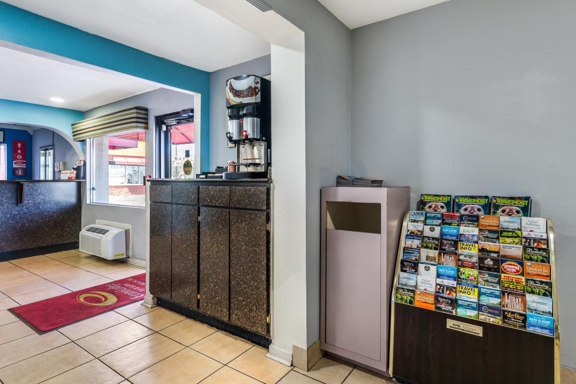 Econo Lodge Inn & Suites I-64 & Us 13 Virginia Beach Exteriör bild