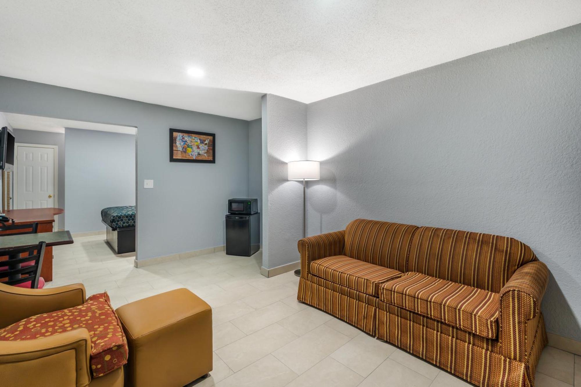 Econo Lodge Inn & Suites I-64 & Us 13 Virginia Beach Exteriör bild